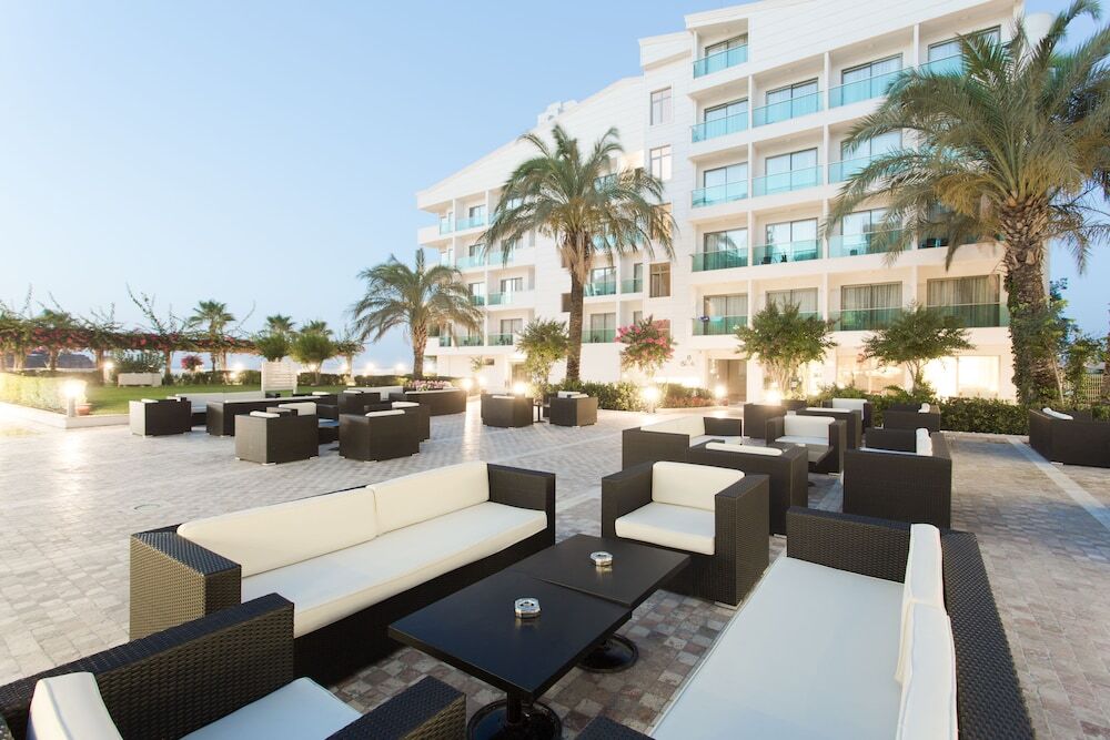 Club Falcon Hotel