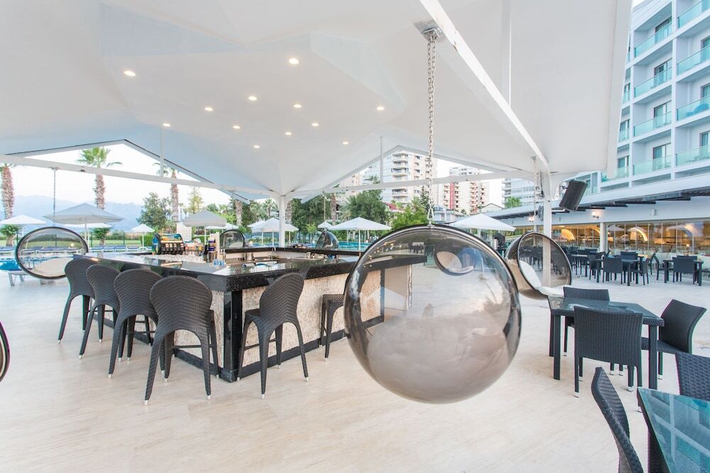 Club Falcon Hotel