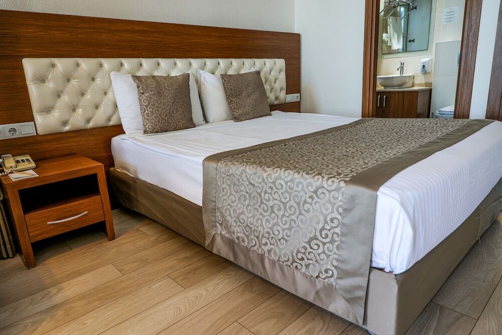 The Corner Park Hotel